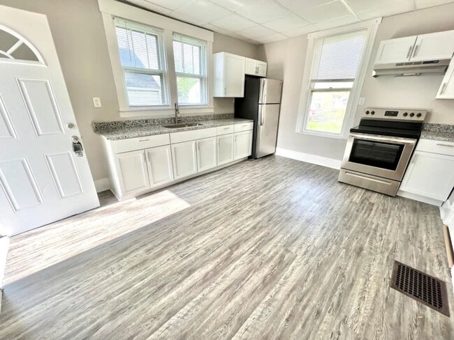 Photo - 653 Fairview Ave