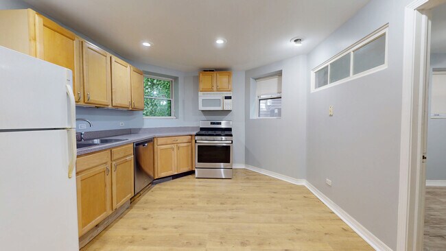 Photo - 1228 W Glenlake Ave Unit G