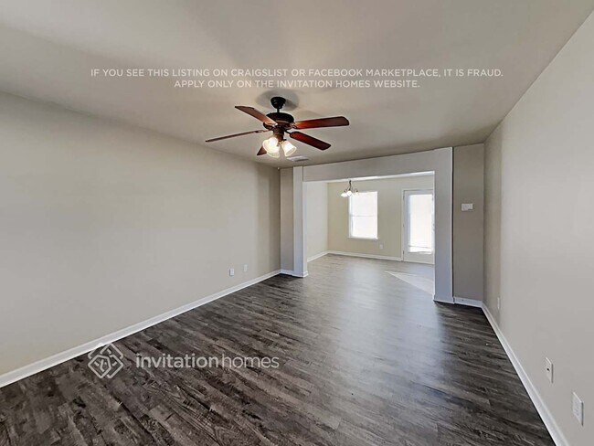 Photo - 117 Rockefeller Ln