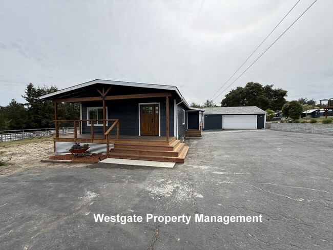 Photo - Beautiful Modern 2/2 Country Home - 985 Eastman Lane