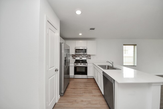 Photo - 1607 Red Oak Dr