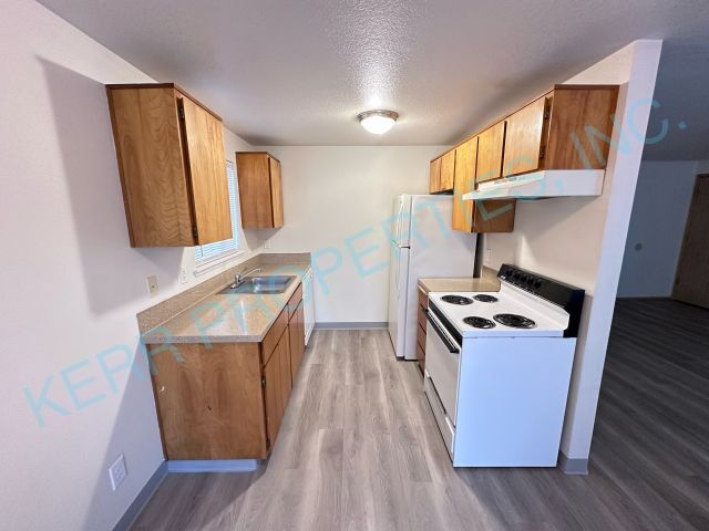 Photo - Charming 2-Bedroom Multiplex in Portland with Cozy 862 Sq Ft Layout - Perfect for Urban Living!