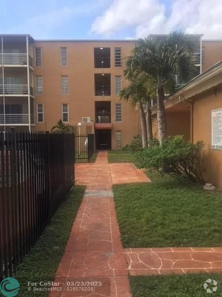 Building Photo - 4848 NW 24th Ct Unit 315 Rental