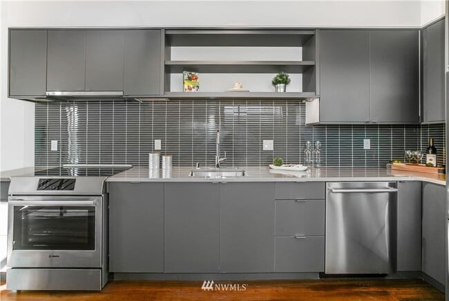 Photo - First Hill Modern 2-Bedroom Condo with Rooftop Views – Seattle