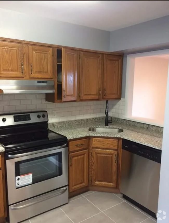 Building Photo - 178 Flax Hill Rd Unit B103 Rental