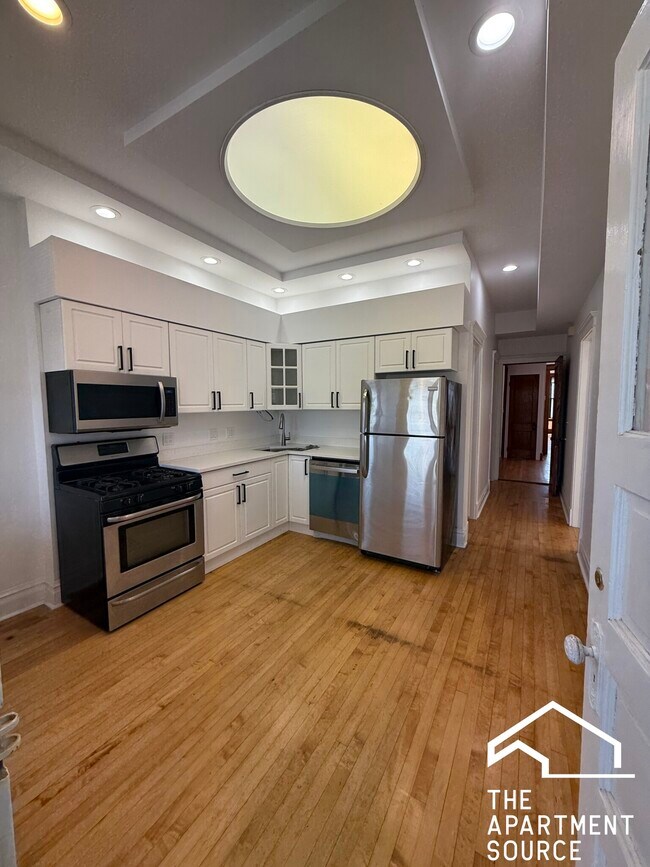 Photo - 5046 N Clark St Apartments Unit 3