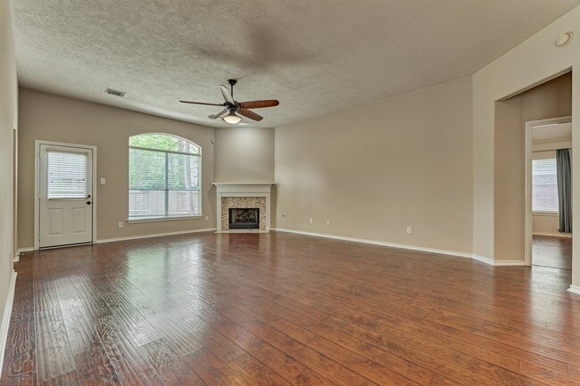 Building Photo - 27 E Russet Grove Cir