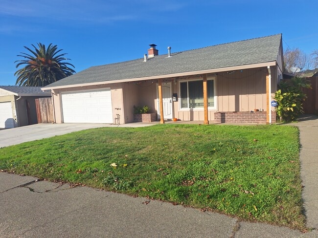 Photo - 240 Cottonwood Dr