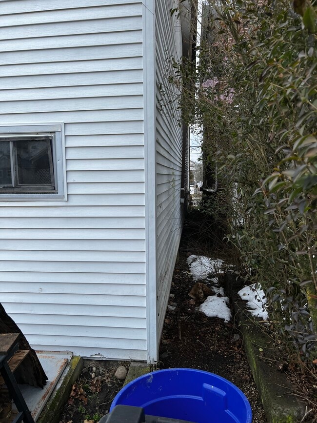 126 Center St Unit 126