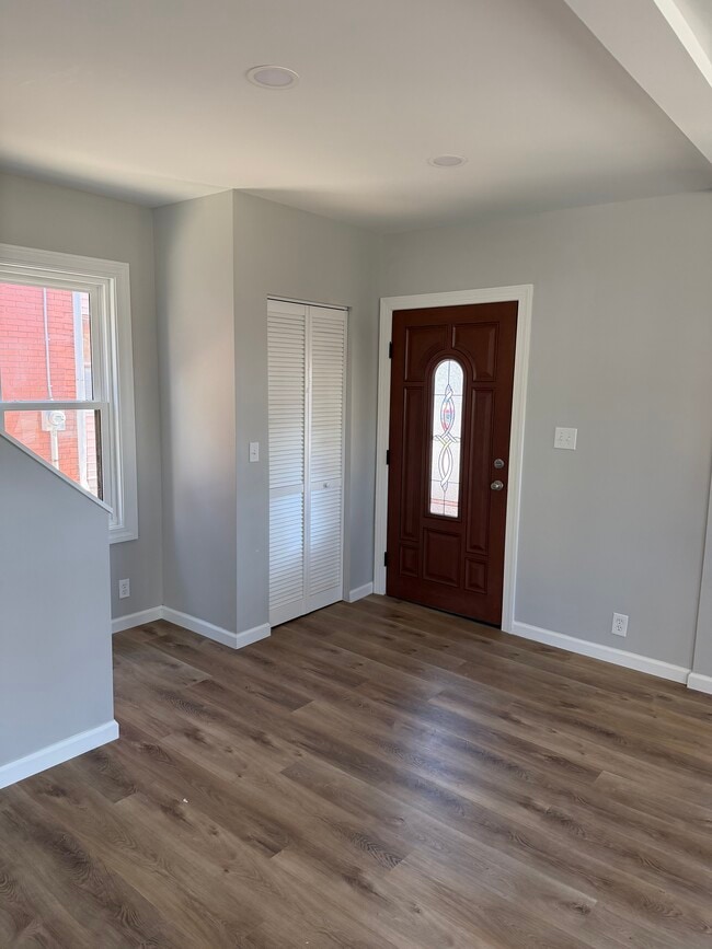 Photo - 301 Holland St