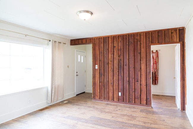 Photo - 1060 SW 5th Ave