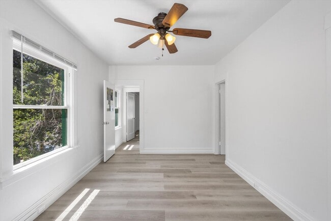 Building Photo - 2255 Lincoln Ave Unit B