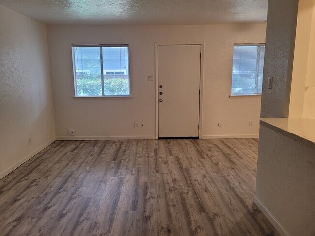 Photo - Travis Elm Unit 3