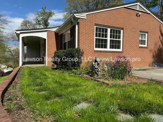Photo - Spacious South Roanoke Home with Lawn Care Included