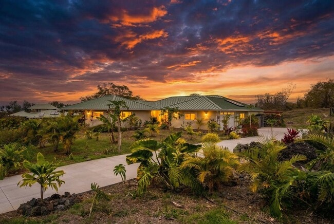 Building Photo - Contemporary Home in Gated Community