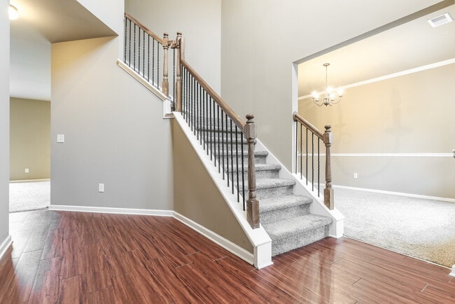 Photo - 3533 Walking Stick Way NE