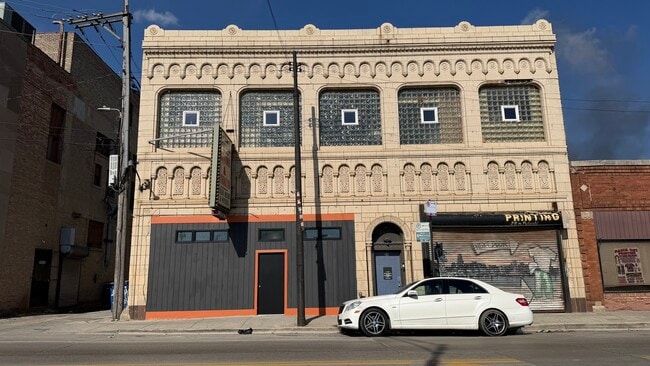 Building Photo - 22 N Pulaski Rd