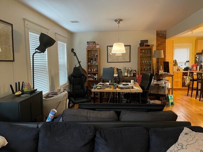 Building Photo - 158 Hampshire St Unit 2 Rental
