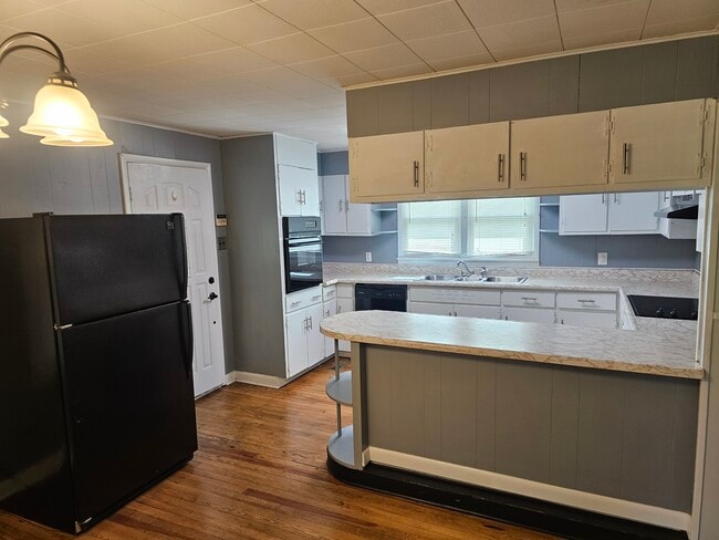 Photo - 1927 Lone Oak Rd