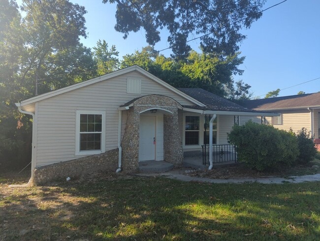 Building Photo - CUTE Remodeled House in Brainerd