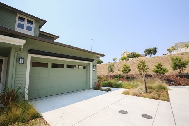 Building Photo - Enjoy Bay Views And Trails In This Newer Modern 3 Bedroom Home