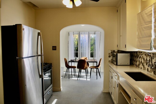 Photo - 495 N 8th Ave