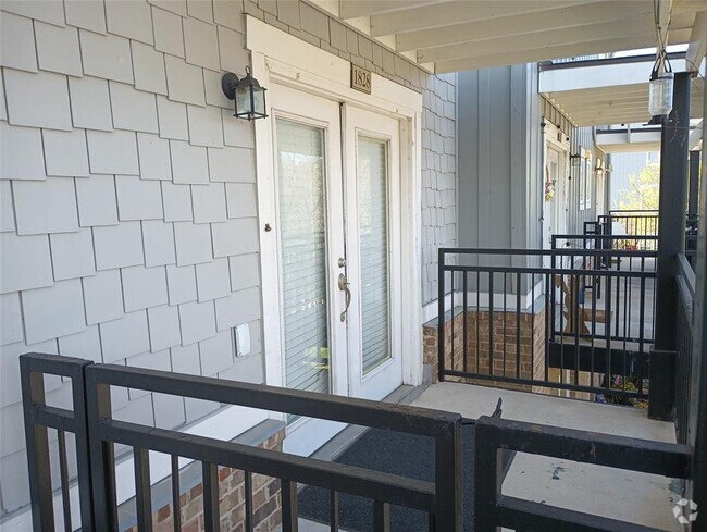 Building Photo - 1725 Harvey Mitchell Pkwy S Unit 1828 Rental