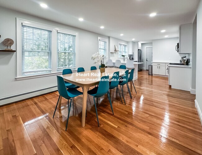 Building Photo - 65-67-67 St James Cir