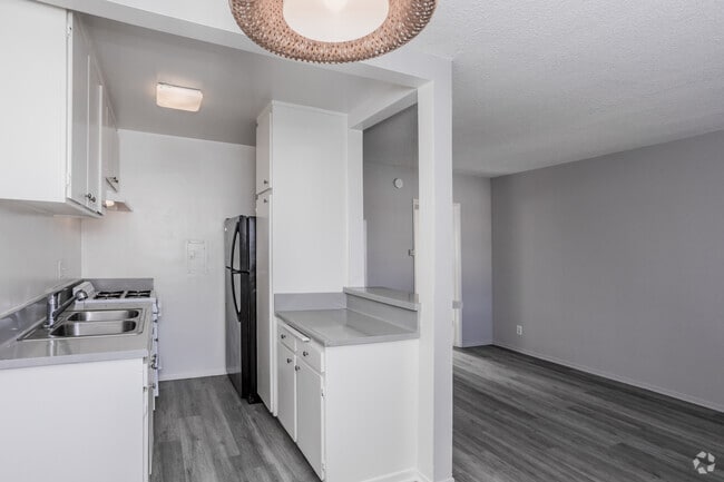 1HAB, 1BA - 700 ft² - Lido Apartments - 3610 Midvale Ave