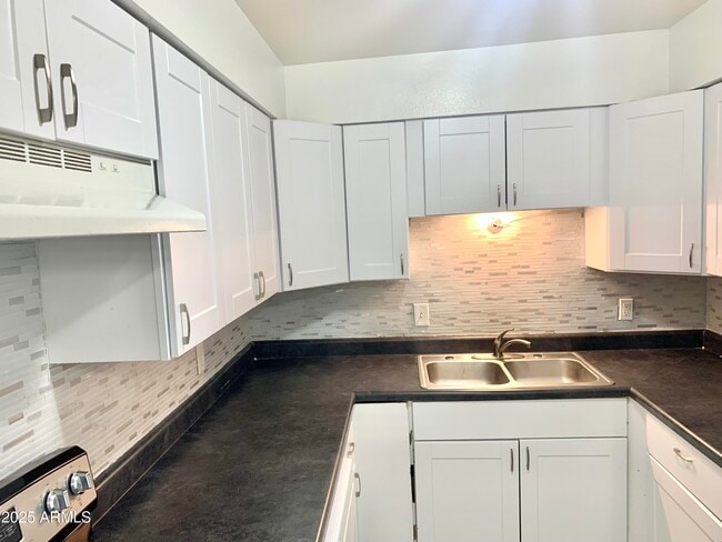 Photo - 2415 W Hazelwood St Unit 279