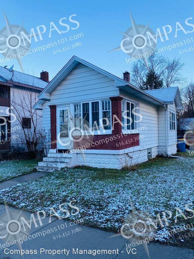 3 br, 1 bath House - 711 Knapp Street NE - 3 br, 1 bath House - 711 Knapp Street NE