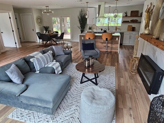 Photo - 5102 Ravensdale Ln