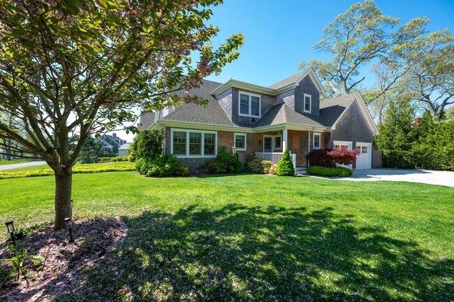 Photo - 32 W Neck Cir