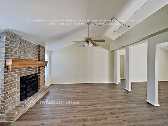 Photo - 1821 W Clinton Dr