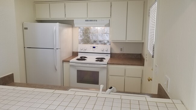 Photo - 1708 Sawyer Way