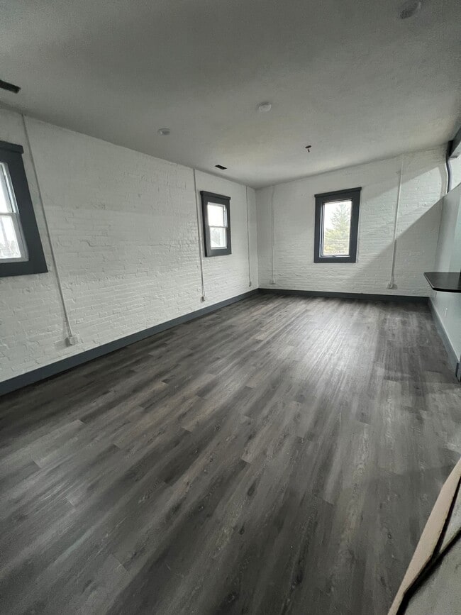 Building Photo - 330 E Garfield Rd Unit Loft