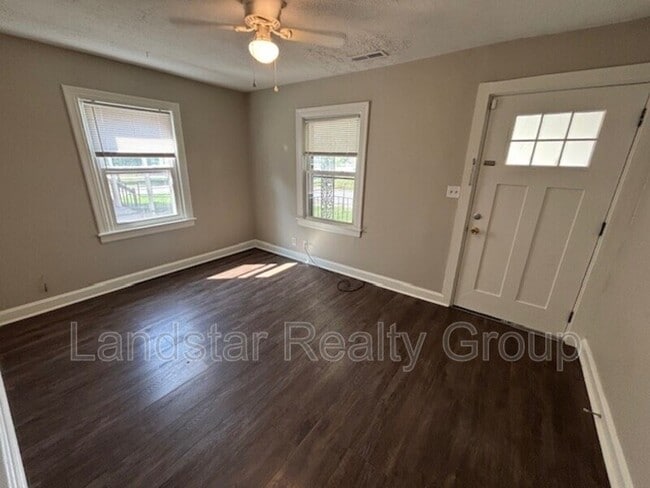 Photo - 3653 Henry Ave