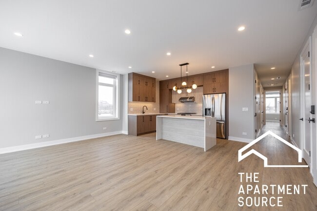 Building Photo - 2351 W Flournoy St Unit 202