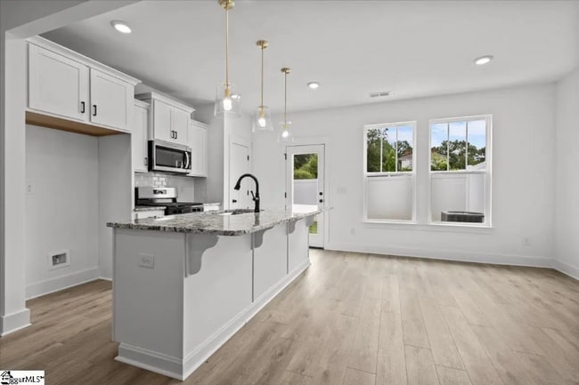 Photo - 208 Curhill Ln