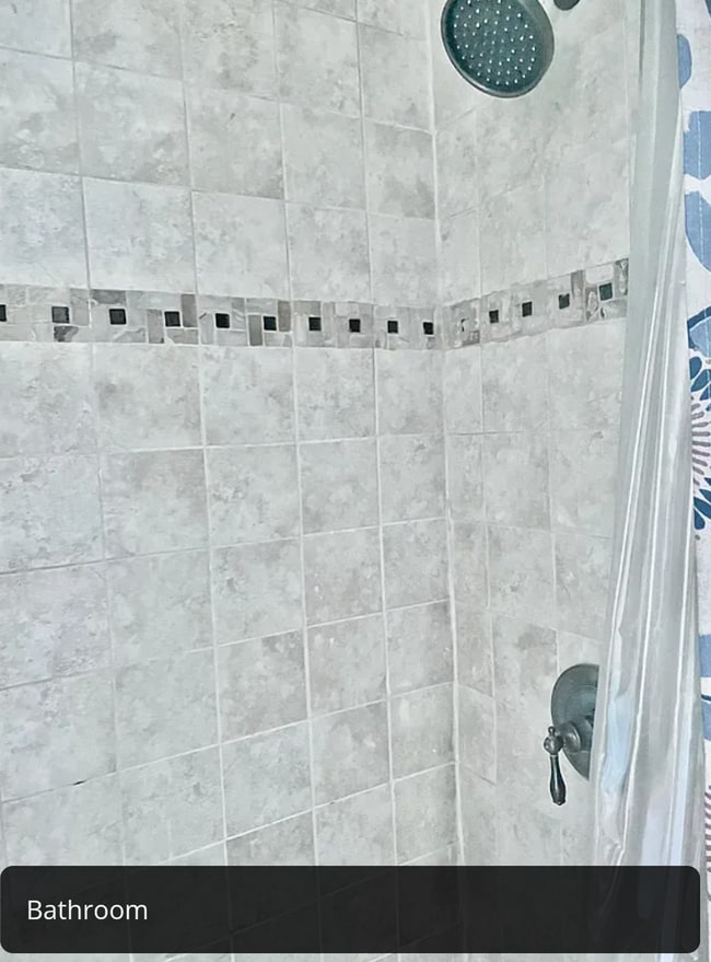 Building Photo - 8520 Lakewood Ave