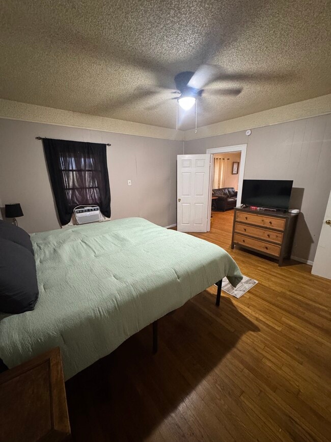 Photo - 625 Ross Ave