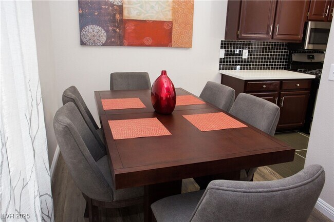 Building Photo - 5125 W Reno Ave Unit 000