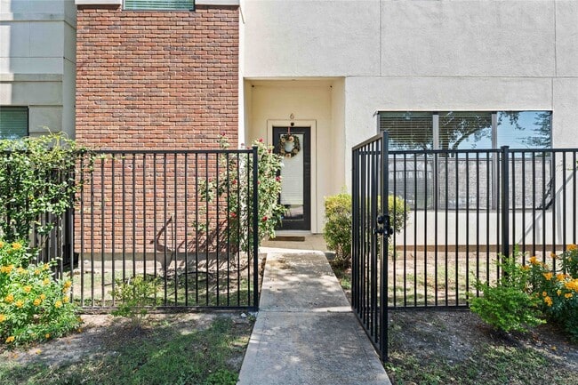 Photo - 6 N Hutcheson St