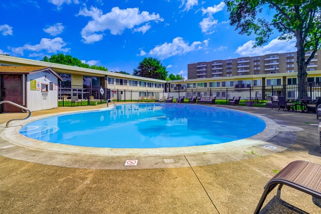 Building Photo - Executive Towers and Gardens Rental