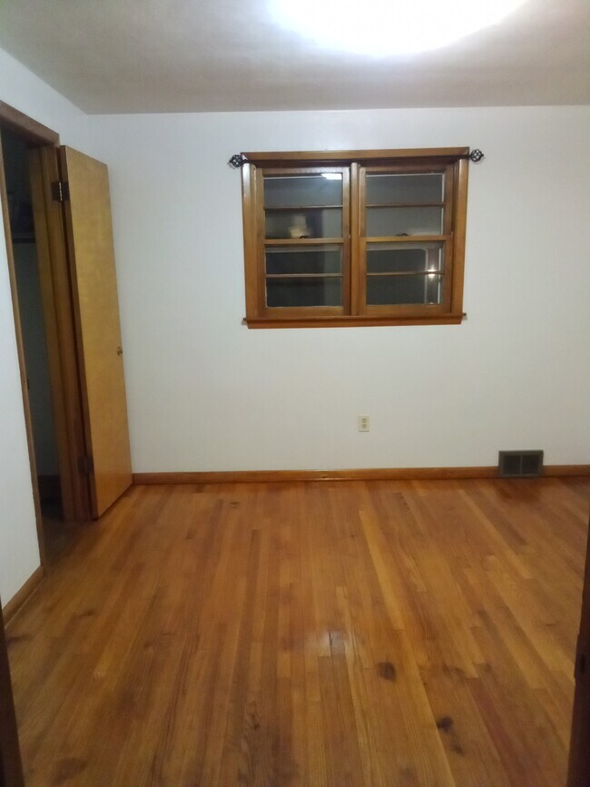 Building Photo - 4902 Dunsmore Ave