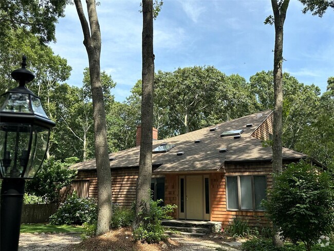 Building Photo - 101 Noyac Path Rental