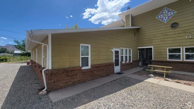 Building Photo - Cute apartment located in Palisade Unit 3
