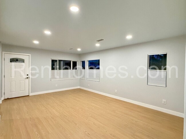 Photo - 1831 Thomas Ave
