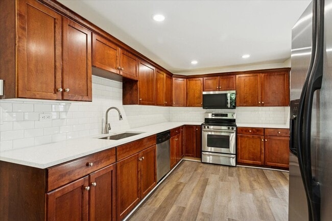 Photo - 540 E 4th St