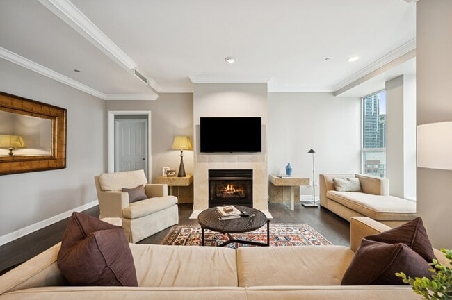 Photo - 415 E North Water St Unidad 1102